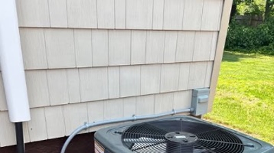 2 1/2-ton air conditioning unit Photo